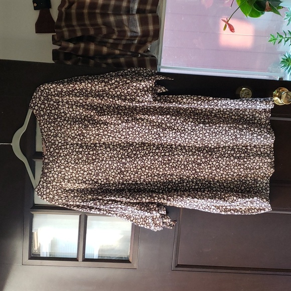 H&M Dresses & Skirts - H&M brown and cream floral dress